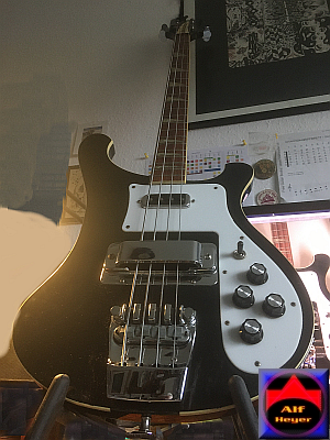 Photo meines gebraucht, von einem ehemaligen Punkrocker, gekauften <q>Rickenbacker 4001</q> Bass
                            title=